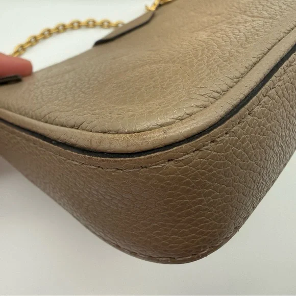 Louis Vuitton Easy Pouch on Strap in Turtle Dove - Picture 4 of 17